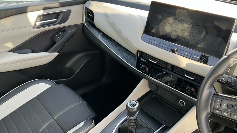 Nissan Qashqai 1.3 DiG-T MH Tekna 5dr Petrol Hatchback